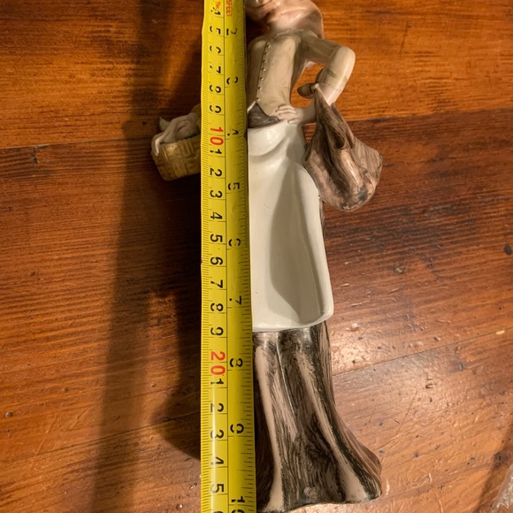 Fontanini 11" La statue woman basket imported Italy 2014 - Picture 11 of 12